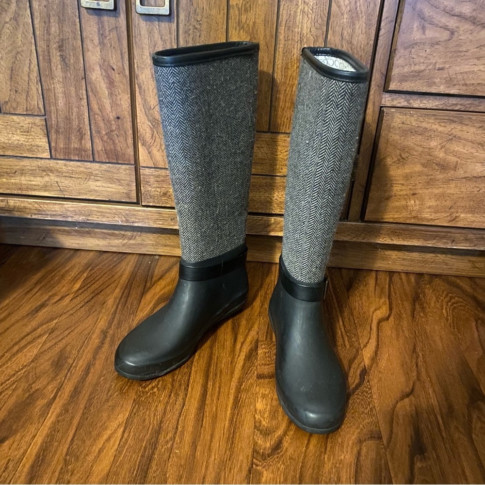 Chooka black herringbone tall rain boots, like new size 6